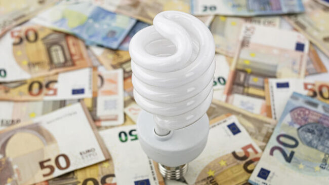 La electricidad repunta este lunes un 26% hasta los 242,29 euros/MWh