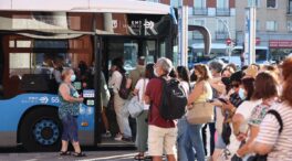 Madrid pedirá a Darias eliminar la obligatoriedad de la mascarilla en el transporte público