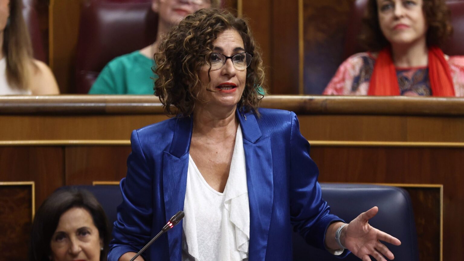 El Gobierno estudia subir los impuestos a los ‘ricos’ tras la rebaja fiscal en Andalucía