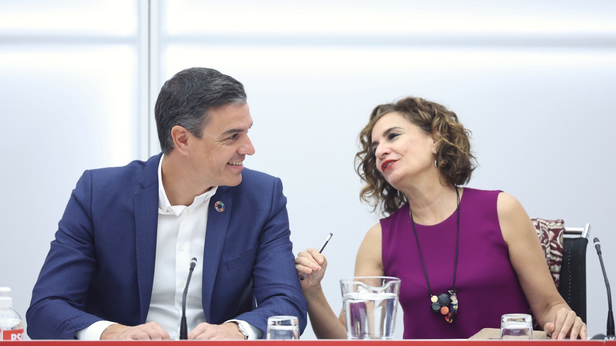 Montero zanja que el Gobierno no puede topar el precio de los alimentos