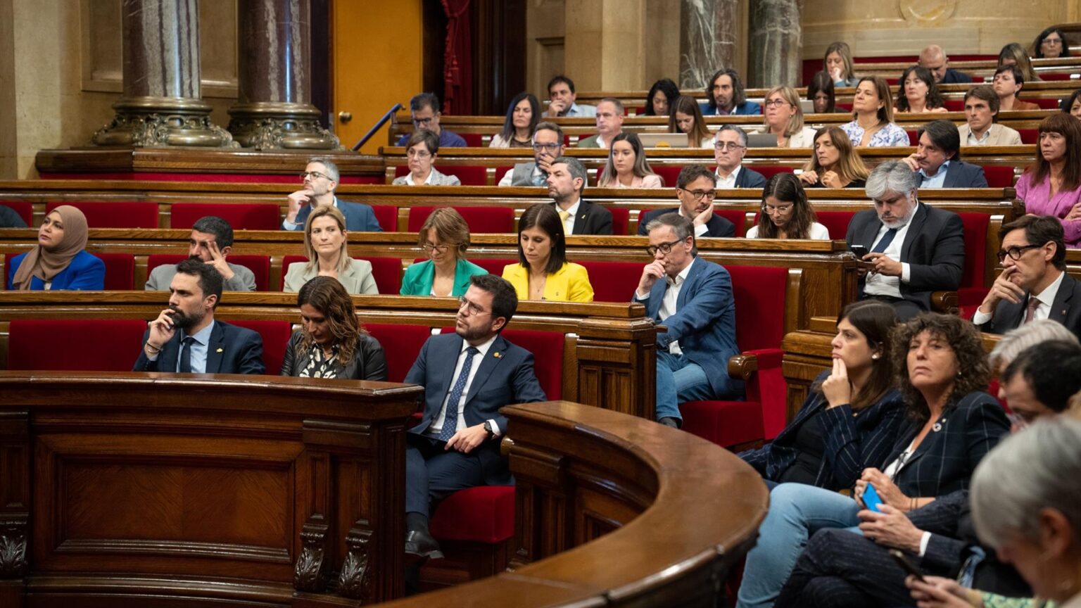 El Parlament rechaza que Aragonès vaya a una cuestión de confianza con el ‘no’ de Junts