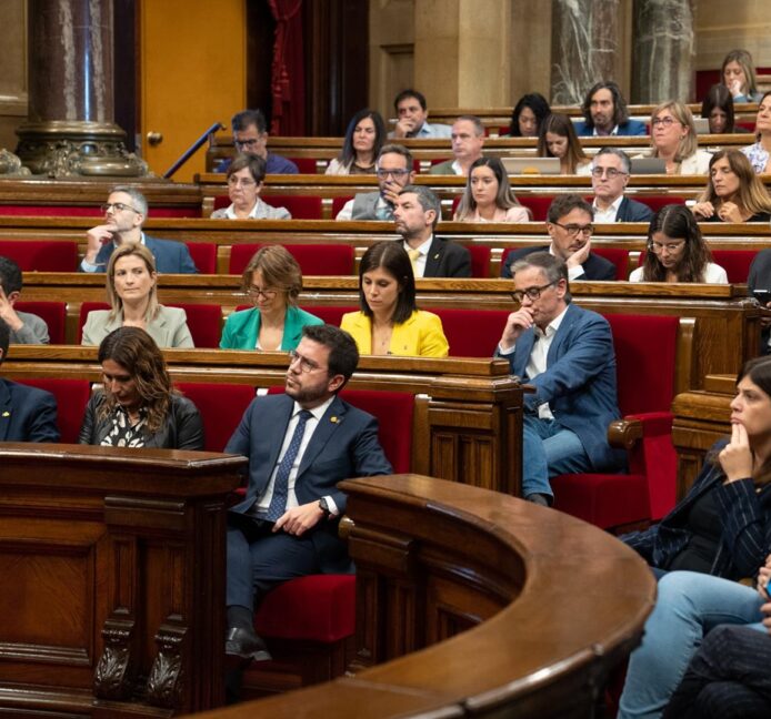 El Parlament rechaza que Aragonès vaya a una cuestión de confianza con el 'no' de Junts