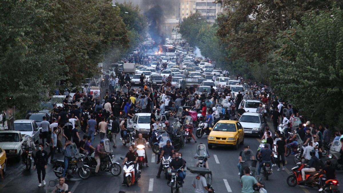 «Cortado el acceso a Internet»: Irán silencia las protestas, donde ya se superan los 75 fallecidos