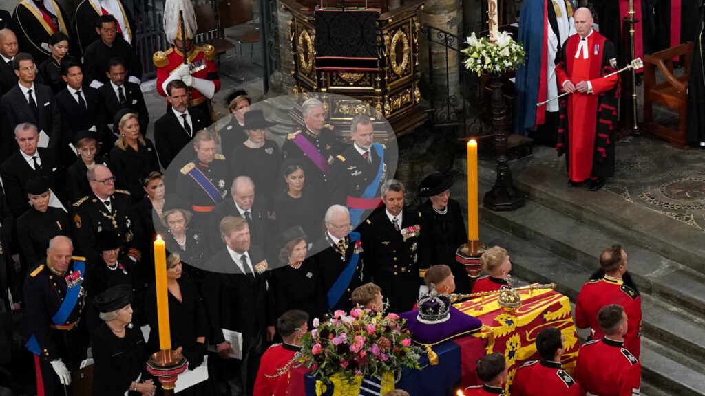 Podemos tilda de «bochorno» la presencia de Juan Carlos I en el funeral de la reina Isabel II