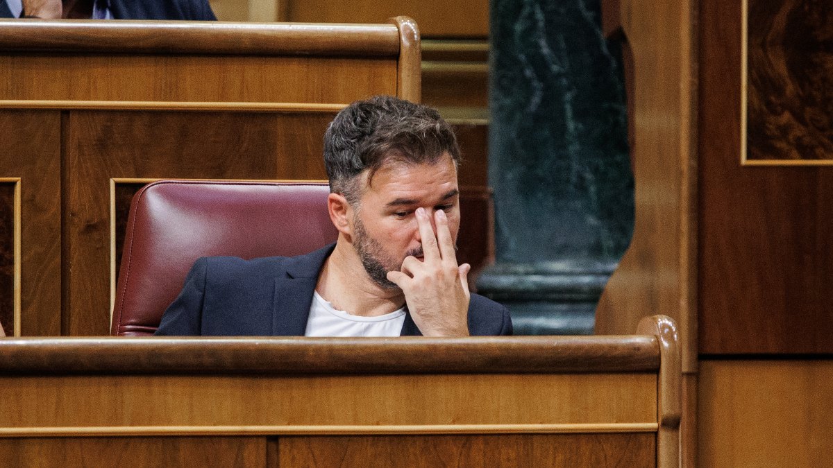 Rufián reprocha a Sánchez sus «rácanas y poco valientes» medidas en el Gobierno