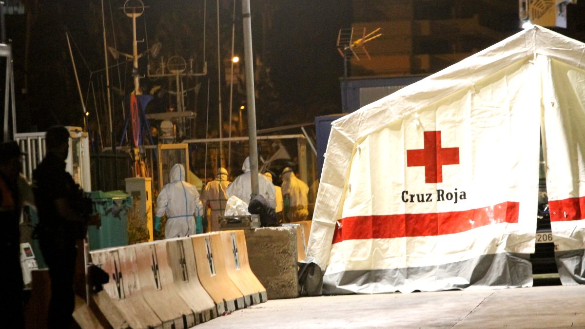 Salvamento Marítimo rescata a 59 inmigrantes y busca otra embarcación en aguas canarias