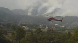 (VÍDEO) La aparatosa caída de un helicóptero que combatía un incendio en Portugal deja un herido grave