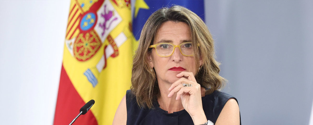 Teresa Ribera paga 8.500 euros por un informe para reformar el sistema eléctrico europeo