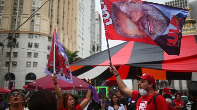 Cierran los colegios electorales en Brasil  y se inicia el escrutinio de los votos