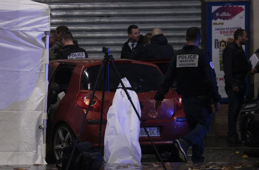 Aparece el cadáver de una niña de 12 años en una maleta en la puerta de su casa en París