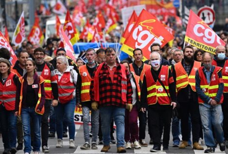 La huelga en Francia no logra paralizar el país pero los sindicatos prometen más movilización