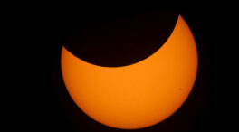 El último eclipse solar de 2022, en imágenes