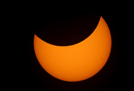 El último eclipse solar de 2022, en imágenes