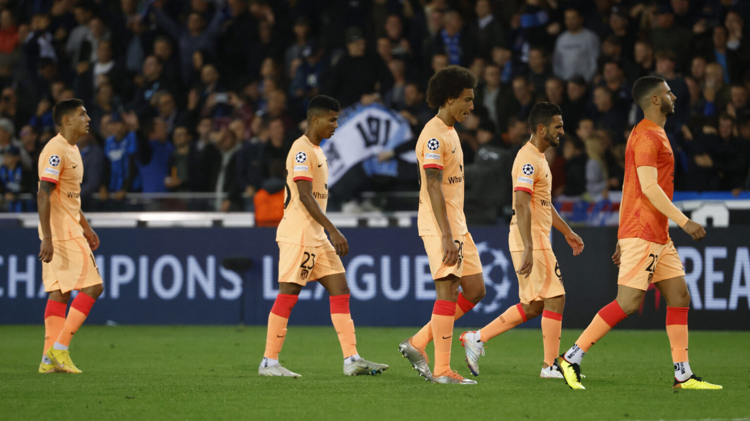El Atlético pierde su oportunidad en Champions tras una ‘noche de Brujas’ (2-0)