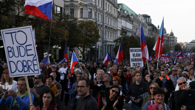 Miles de manifestantes en Praga piden negociar con Rusia sobre el suministro de gas