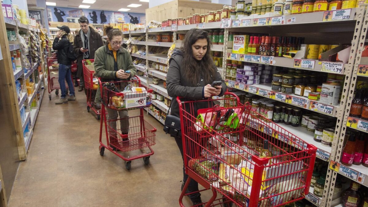 El IPC cierra septiembre en el 8,9%, una décima menos de lo previsto, pese a la subida récord de los alimentos