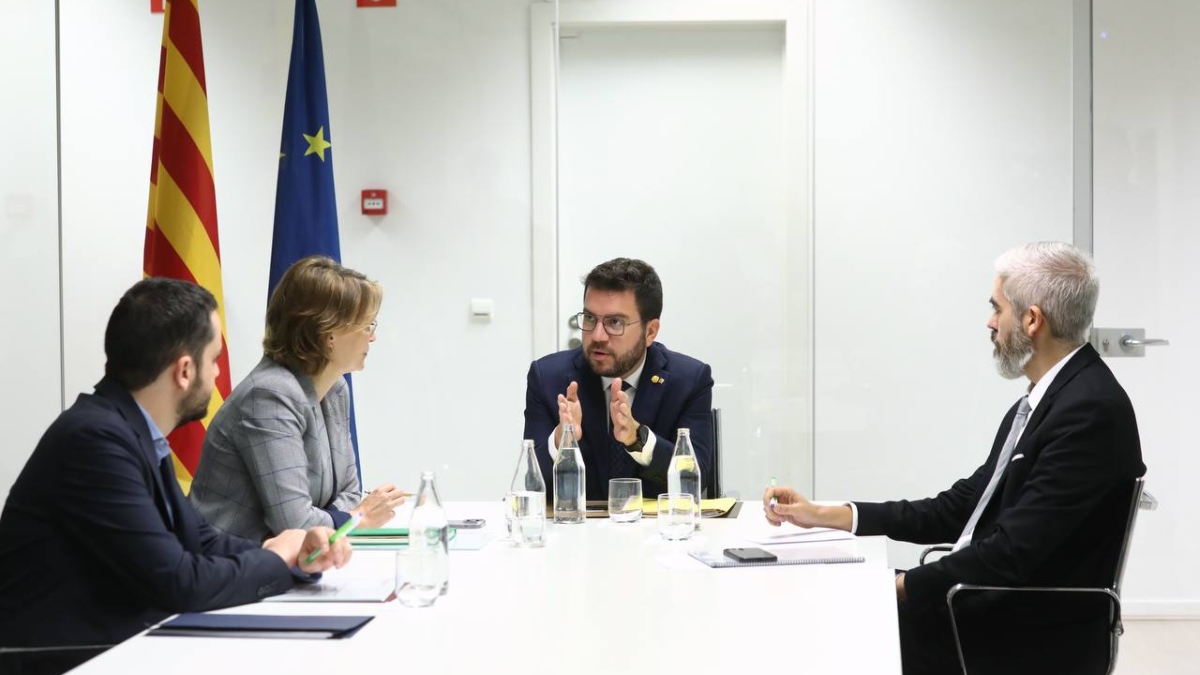El plan oculto de Aragonès en la UE: desmontar la «obra» de Puigdemont por sus vínculos rusos