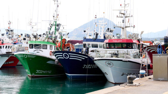 Bruselas acepta retirar el veto a la pesca de arrastre en  41 de los 87 caladeros afectados