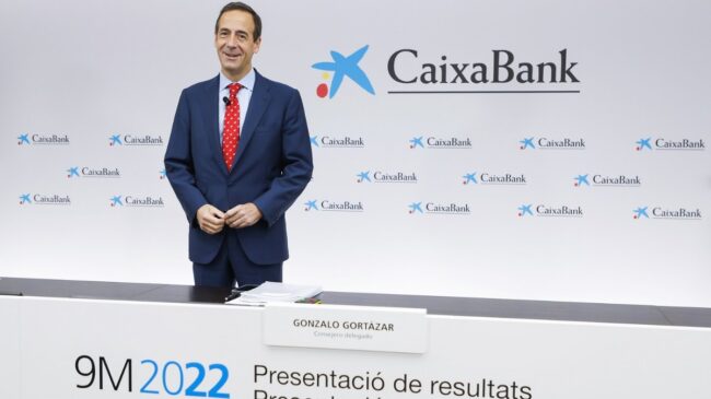 La paradoja de Caixabank: 700.000 clientes menos, pero más actividad y mayores ingresos
