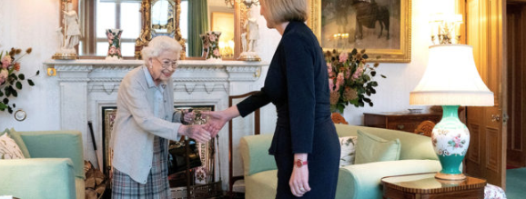 Premio a la estupidez económica con recesión de fondo