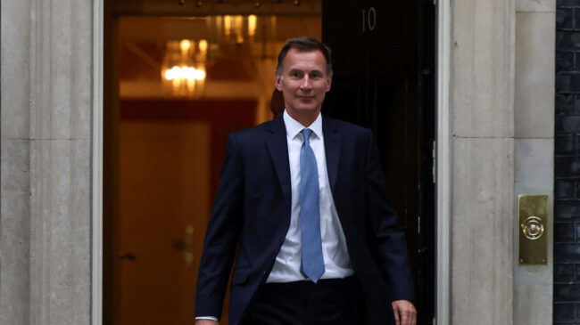 El ministro de Economía británico suprime la mayoría de las medidas fiscales de Truss