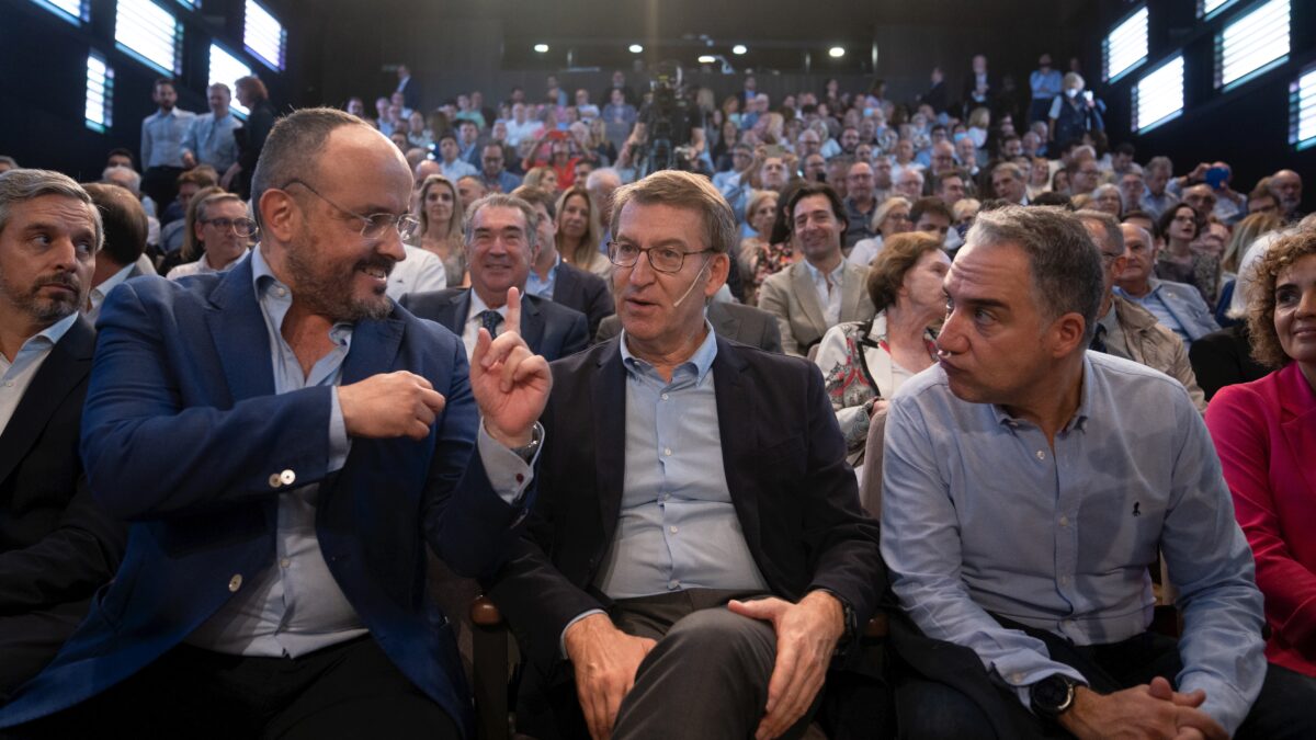 Feijóo pincha en Barcelona ante los problemas del PP con las candidaturas a las municipales