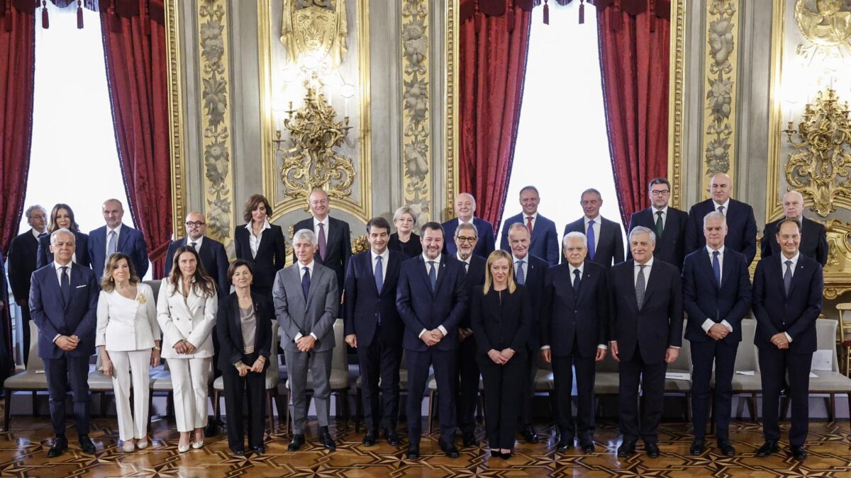 La era Meloni es una realidad en Italia tras su jura como primera ministra y la del nuevo Gobierno en pleno