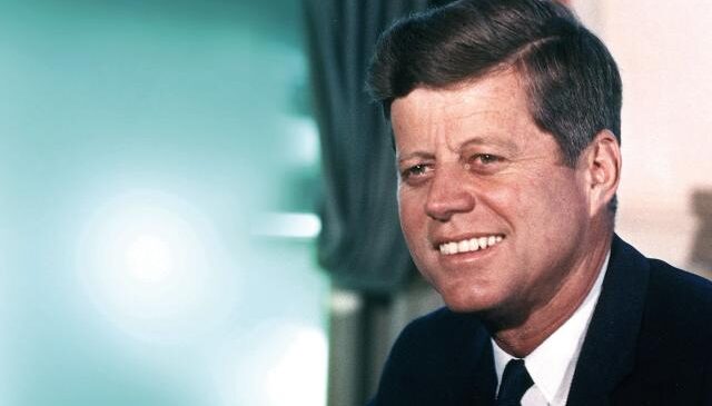 Denuncian a la Administración Biden por no publicar la información clasificada sobre el asesinato de Kennedy