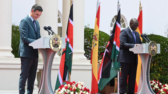Sánchez confunde por dos veces Kenia con Senegal y su presidente le corrige