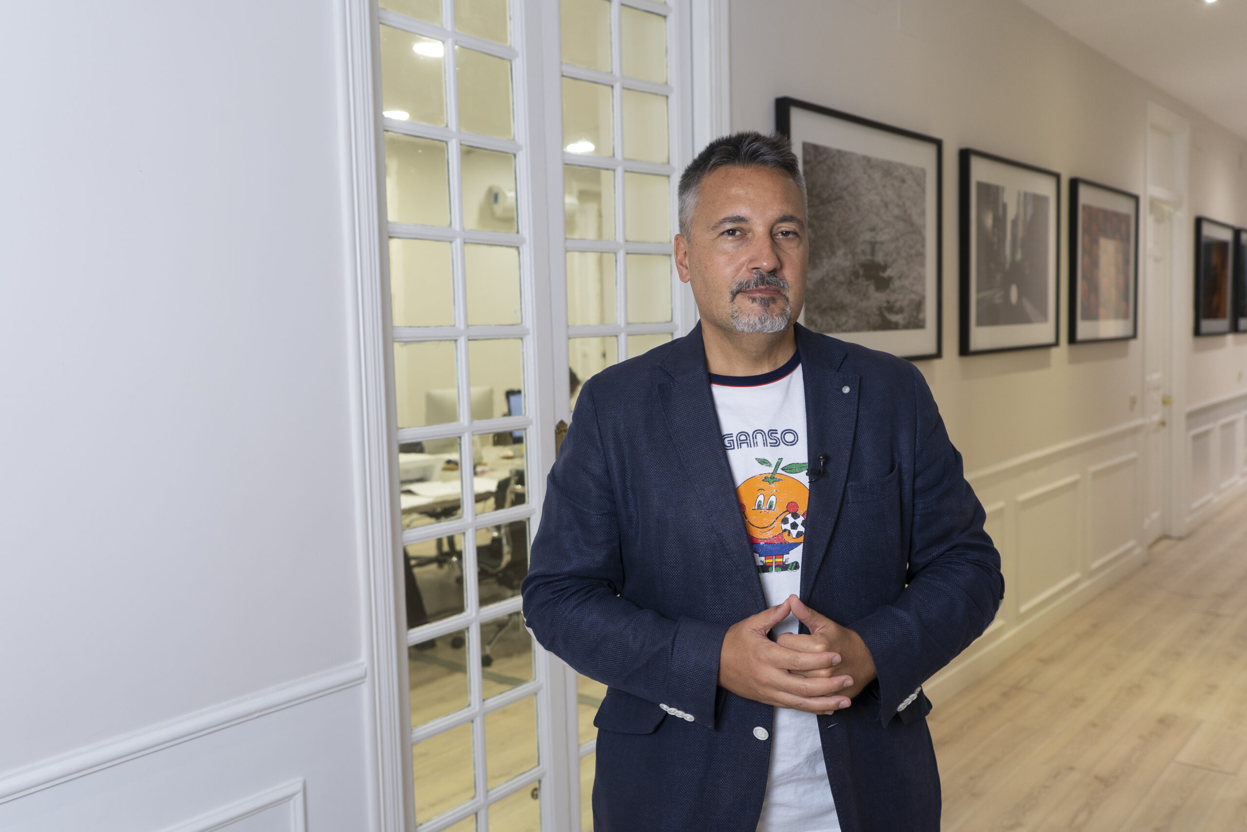 Albares apremia a las embajadas ante el aluvión de nacionalizaciones para el ciclo electoral