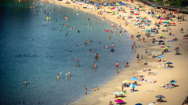 España recibió en agosto 8,8 millones de turistas, un 70% más que en 2021