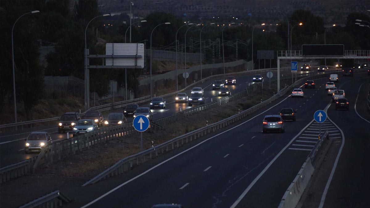 El Gobierno dedica 500 millones de euros a reducir la factura de la luz de las carreteras