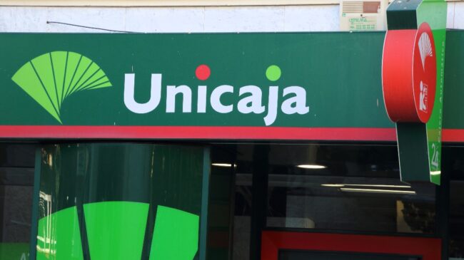 Unicaja duplica hasta 240 euros la comisión a los clientes que no utilizan sus cuentas