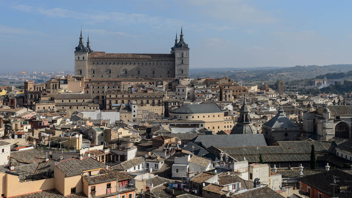 Podemos pide exhumar a Moscardó y Milans del Bosch del Alcázar de Toledo