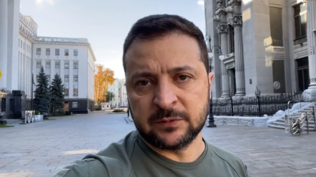 (VÍDEO) Zelenski manda un mensaje desde las calles de Kiev: "La liberación de todo nuestro territorio es la única base para la paz"