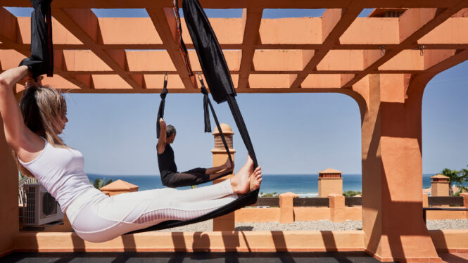 Aeroyoga: los beneficios del yoga aéreo para combatir el estrés y el sedentarismo