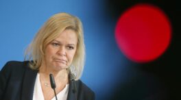 La ministra del Interior alemana pide frenar la inmigración ilegal de la ruta de los Balcanes