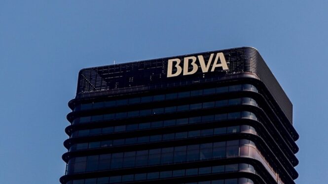 BBVA acuerda adherirse al plan del Gobierno para aliviar a los deudores hipotecarios