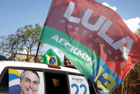 Brasil vota en unas polarizadas elecciones en las que Lula parte como favorito