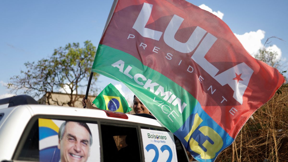 Brasil vota en unas polarizadas elecciones en las que Lula parte como favorito