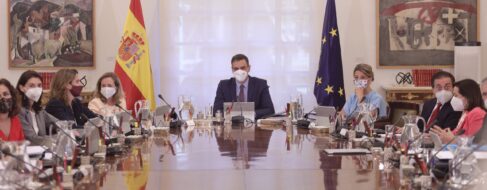 Estupor en el PSOE por el caos en Moncloa en ausencia de Sánchez: «¿Quién hay al mando?»  