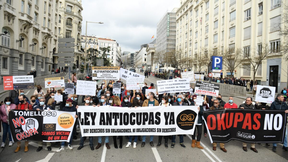 Un Ayuntamiento catalán contrata a Desokupa como asesores para combatir la okupación