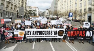 El 69% de los más pobres de Cataluña cree que las okupaciones son «muy frecuentes»