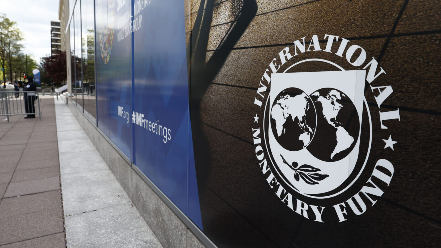 FMI y Banco Mundial alertan del creciente riesgo de recesión