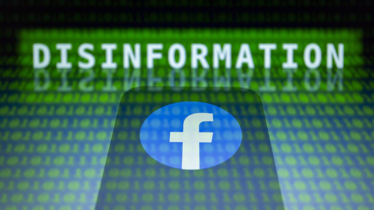 Facebook añade una herramienta para eliminar información falsa de los grupos