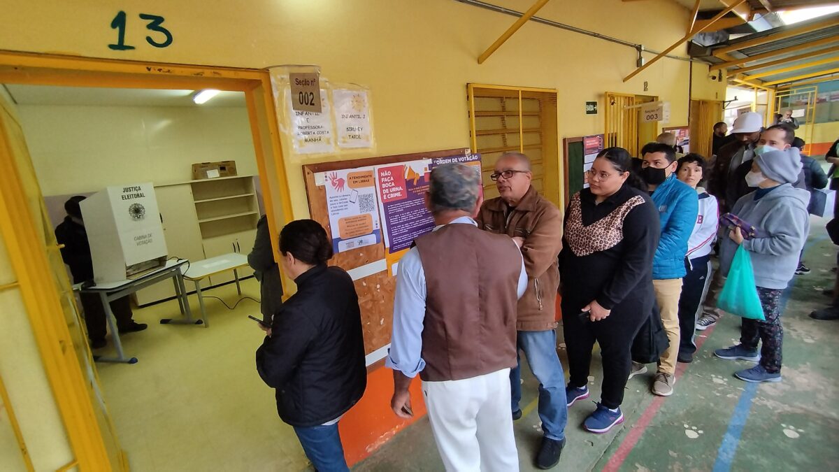 Cierran los colegios electorales en Brasil  y se inicia el escrutinio de los votos