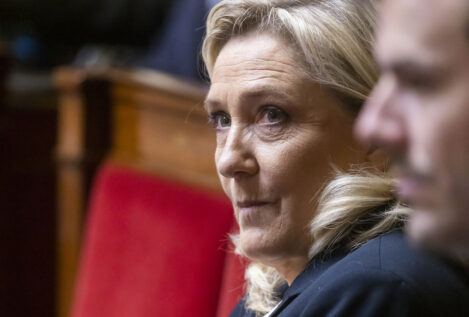 Le Pen se une a Mélenchon y apoya la moción de censura de la izquierda contra el Gobierno