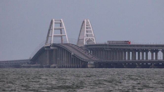 Se reanuda el tráfico en el puente de Crimea tras la explosión de este sábado