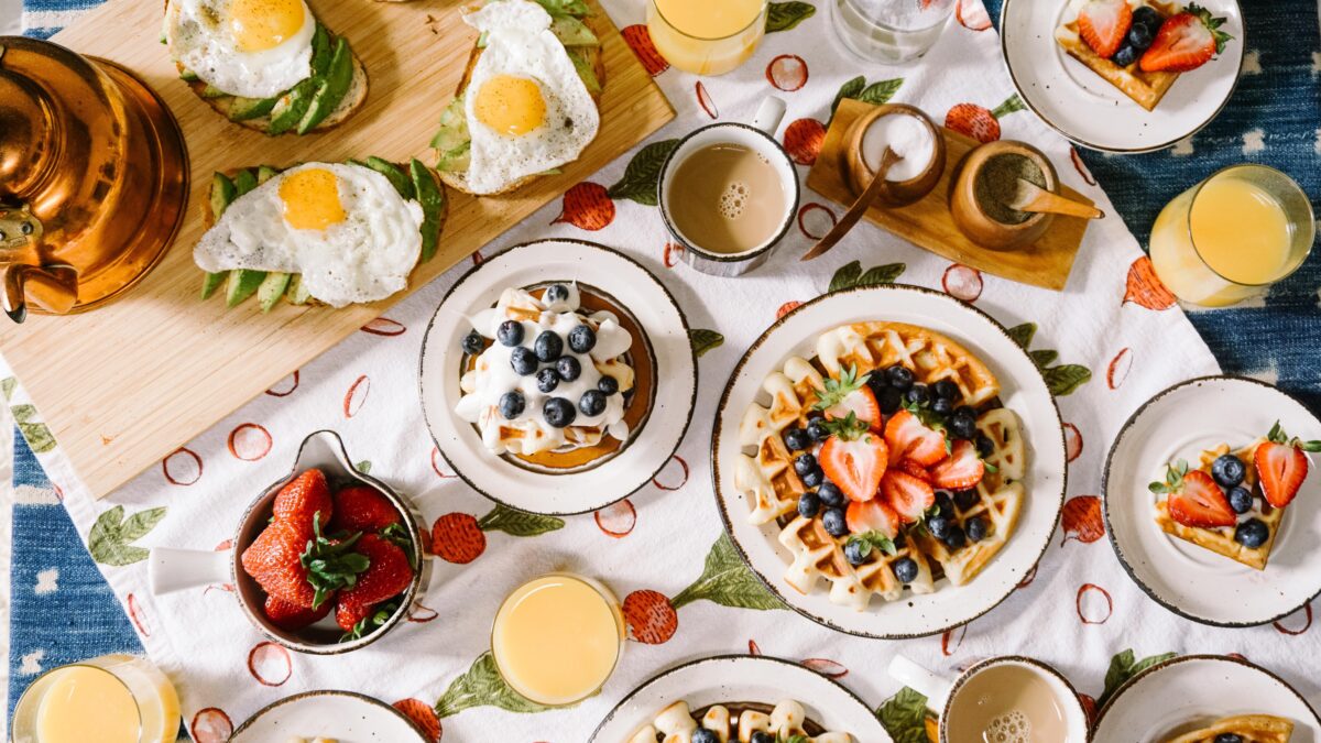 Qué desayunar para adelgazar: los seis hábitos que siguen las personas que están en forma