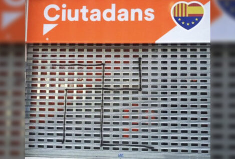 Pintan con una esvástica la nueva sede de Ciudadanos en Barcelona